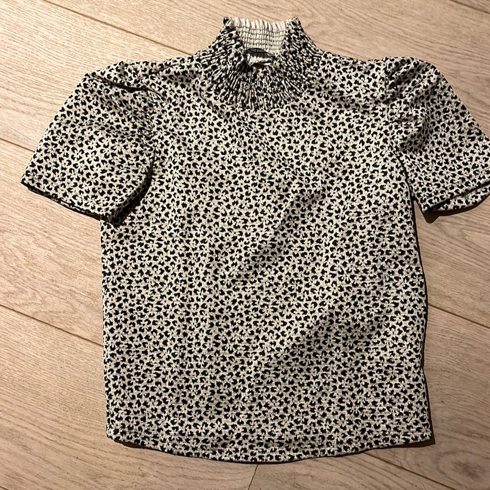 ZARA turtle neck short sleeve cheetah print